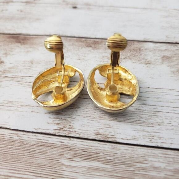 Vintage Clip On Earrings Statement Fancy Oval Gold Tone with Silvering - Picture 4 of 4